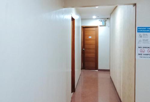 H. F. Golden Travellers Inn By Reddoorz