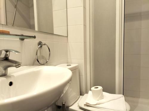 Liceu Apartments by Gaiarooms