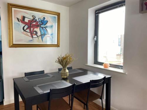 Lovely 2-Bedrooms Apartment Step to The Beach