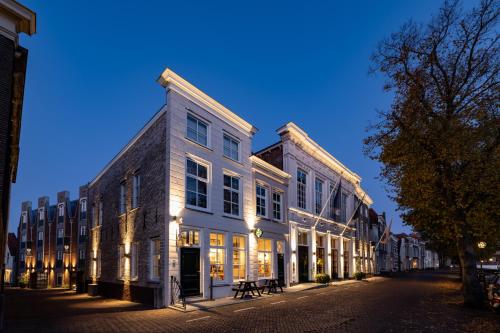 Hotel Mondragon