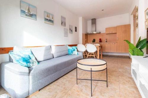 Apartamento 303 junto a la playa piscina y parking