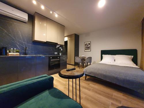 APARTAMENT W CHMURACH- 15 PIĘTRO OSIEDLE TYSIĄCLECIA- parking w hali garażowej, wielki taras z leżakami i widokiem na zachód słońca