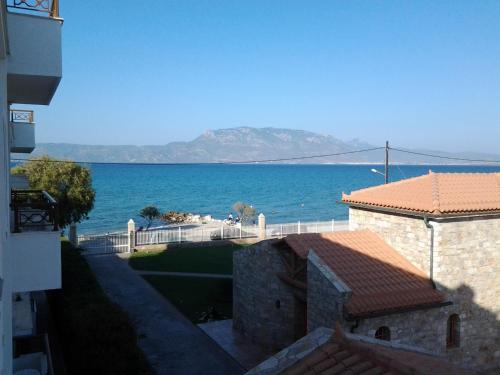 Chris Studios & Apartments