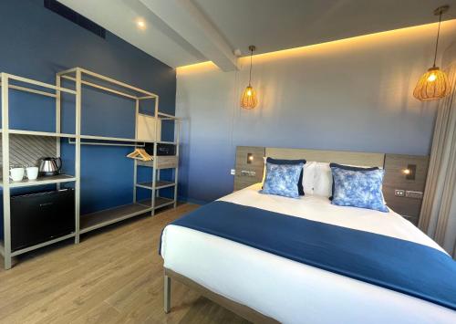 Hex Hotel At Yorkshire Wildlife Park