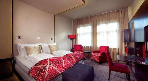 Home Hotel Folketeateret