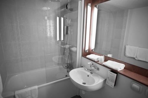 Brit Hotel Confort Dinan Taden