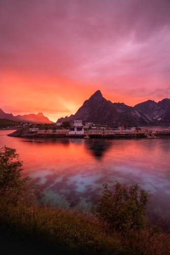 Sakrisøy Rorbuer