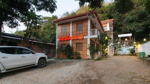 Camp Saint John Hotel by RedDoorz