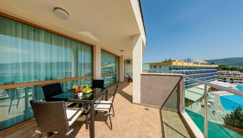 Briz Beach Aparthotel