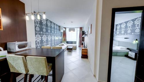 Briz Beach Aparthotel