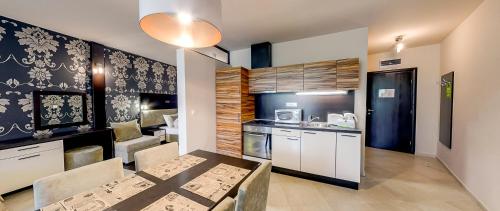 Briz Beach Aparthotel