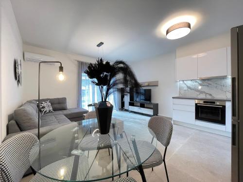 Athenean Modern Escape near Marina Flisvos