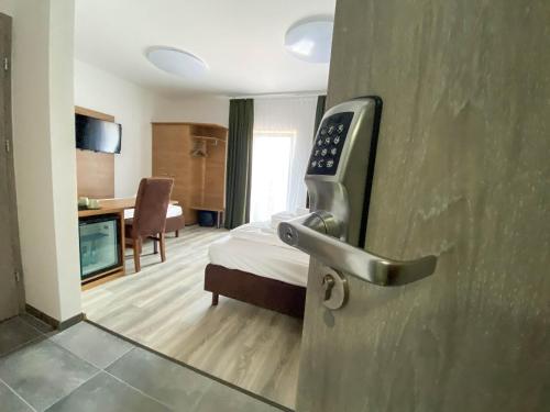 Limok Rooms