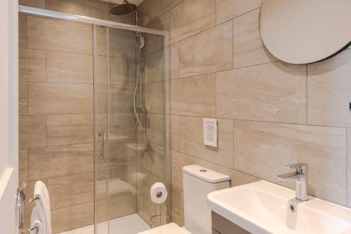4 Berkeley Sq - YourApartment
