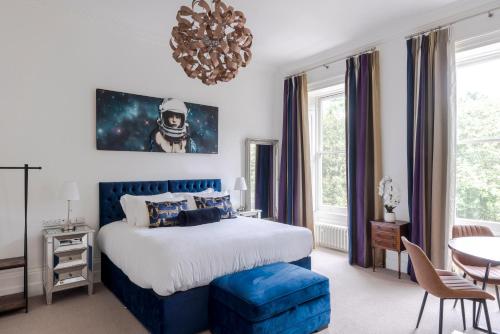 4 Berkeley Sq - YourApartment