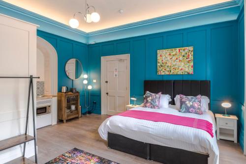 4 Berkeley Sq - YourApartment