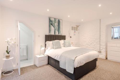 4 Berkeley Sq - YourApartment