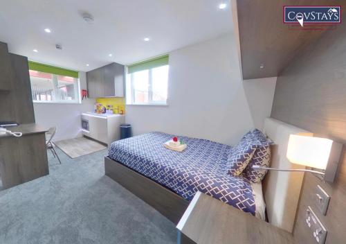 New House - Magnificent Studios in Coventry City Centre, free parking, by COVSTAYS