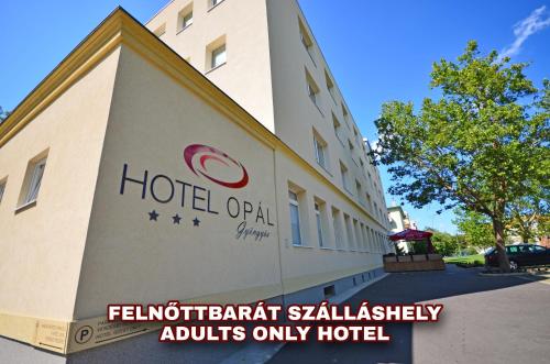 Hotel Opal