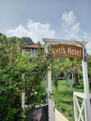 Ayris Hotel