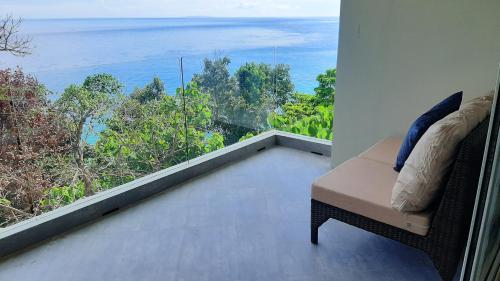 Amal Villa - Luxury 2 Bed, 2 Bath Apartment with Panoramic Ocean Views, Peaceful, Private Beach