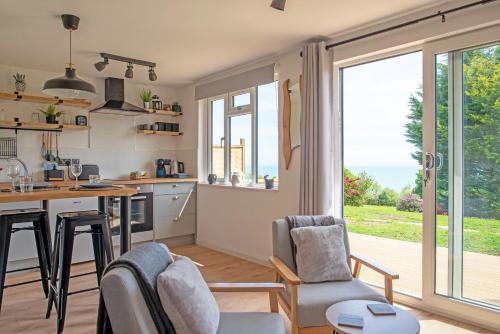 The Jolly Lodge-Sea Views-Free Parking