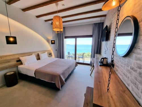 Enjoy Lichnos Bay Village, Camping & Apartments