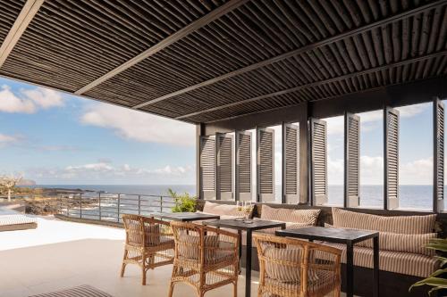 White Exclusive Suites & Villas