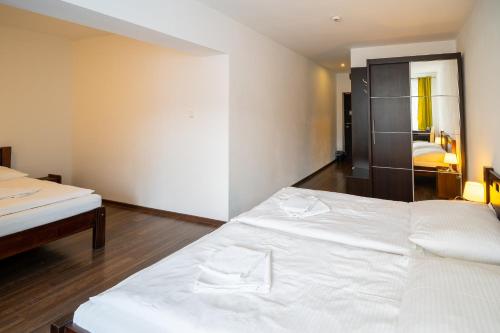 Leone Penzion & Restaurant