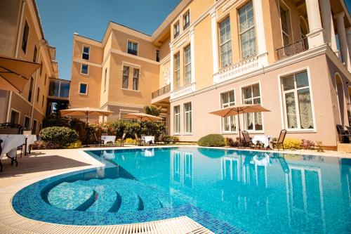 Tresor Le Palais Timisoara, Curio Collection by Hilton