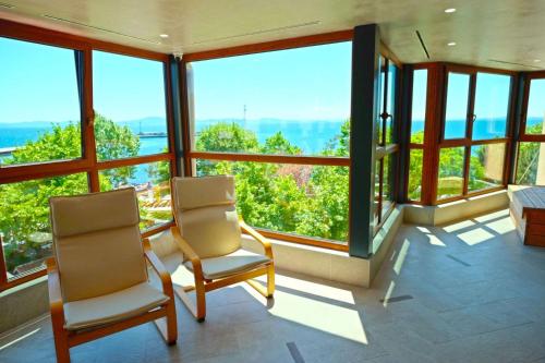 Paradise Hotel