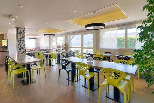Hotel Kyriad Lyon Est - Saint Bonnet De Mure