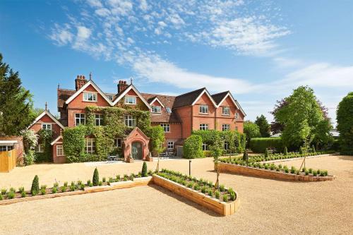 Riverside Contemporary Manor House Hotel