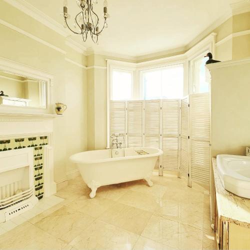 West Hill Retreat Edwardian Balcony Grand Ensuite & Free Offstreet Parking