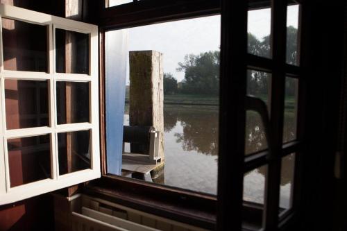 De Barge Boat Hotel And Restaurant