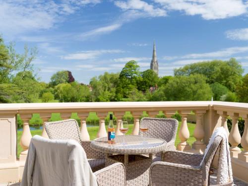 Riverside Contemporary Manor House Hotel