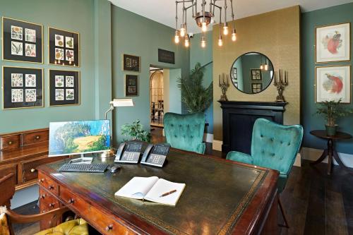 Riverside Contemporary Manor House Hotel