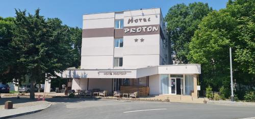 Hotel Proton