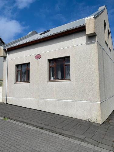 最佳地段小型独立屋（Litid Einbylishus á besta stað）