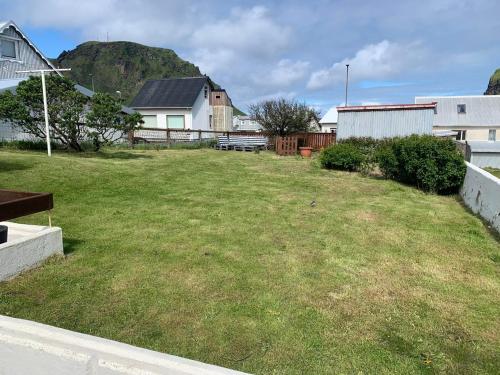Liten enebolig på drømmebeliggenhet