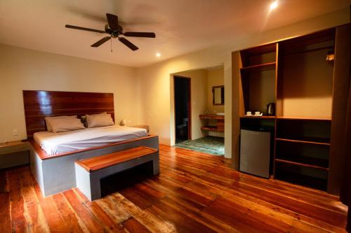 Nakabalo Guesthouse & Restaurant