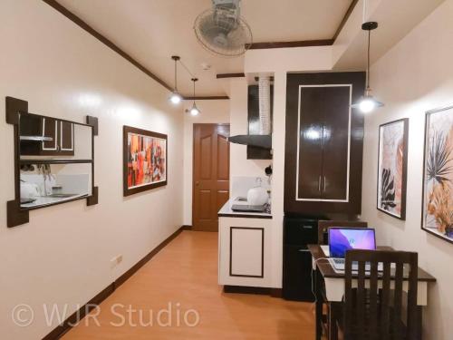 Queen Bed Deluxe- Contemporary Style