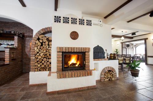 Pensiunea Laci Csarda Ernei