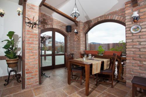 Pensiunea Laci Csarda Ernei