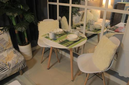 A2J BGC Luxury 2BR Loft Near Burgos Circle, Malls