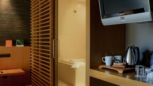 Alexander Beach Hotel & Convention Centre