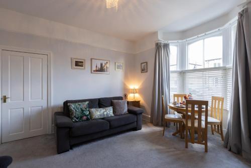 Apartment 32