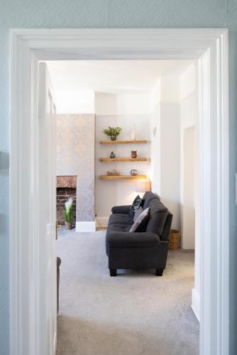 Apartment 32