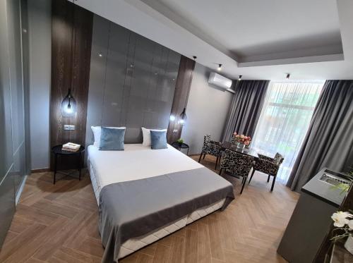 Central Plaza Hotel