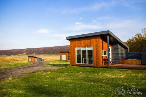 Einishus Cottages